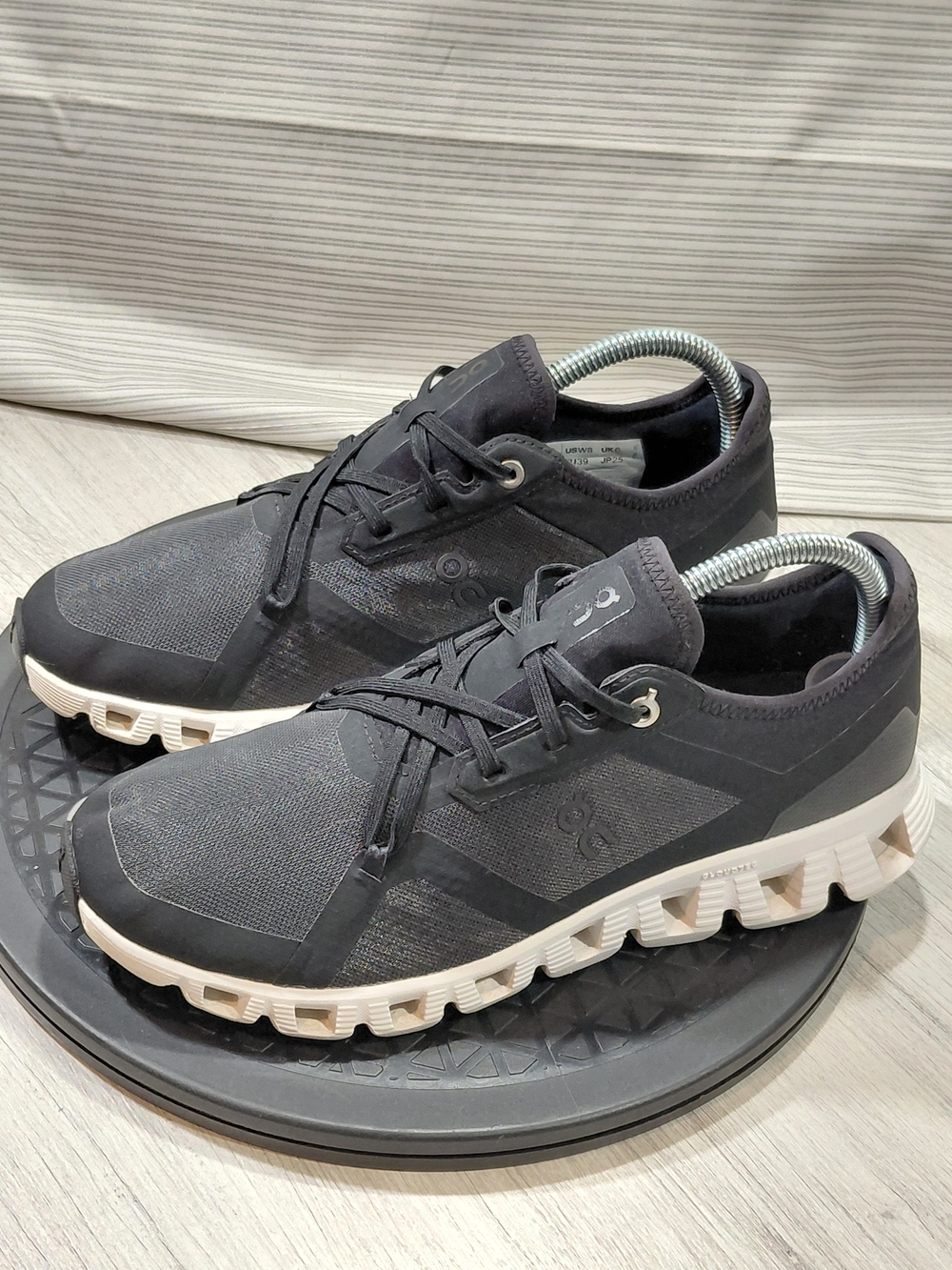 On Cloud X3 AD Womens Cross Training Running Shoes Black White SIZE W8